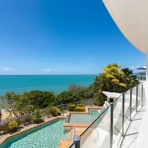 bellevue-at-trinity-beach.queenslandhotels.net/
